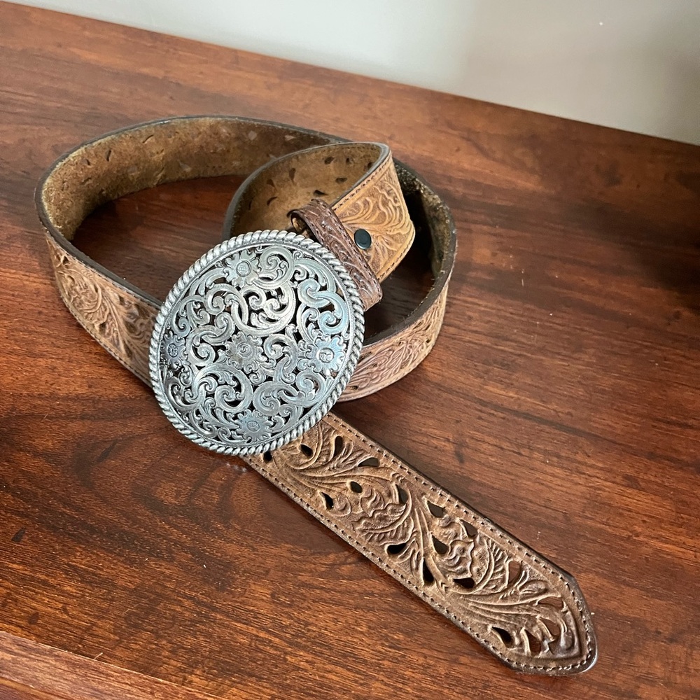 Tony Lama women’s belt size 34